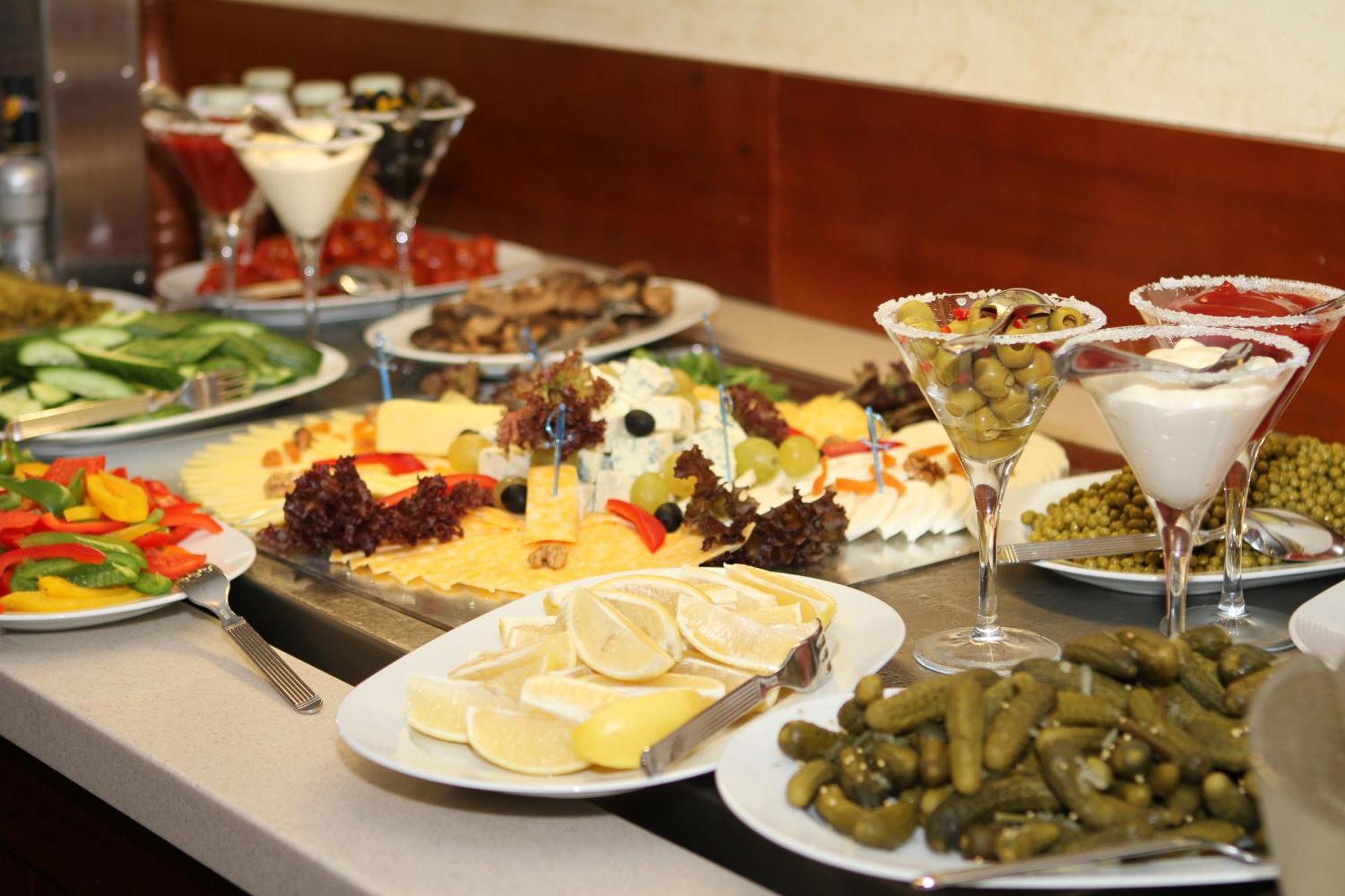 Atyrau Dastan Hotel ภายนอก รูปภาพ