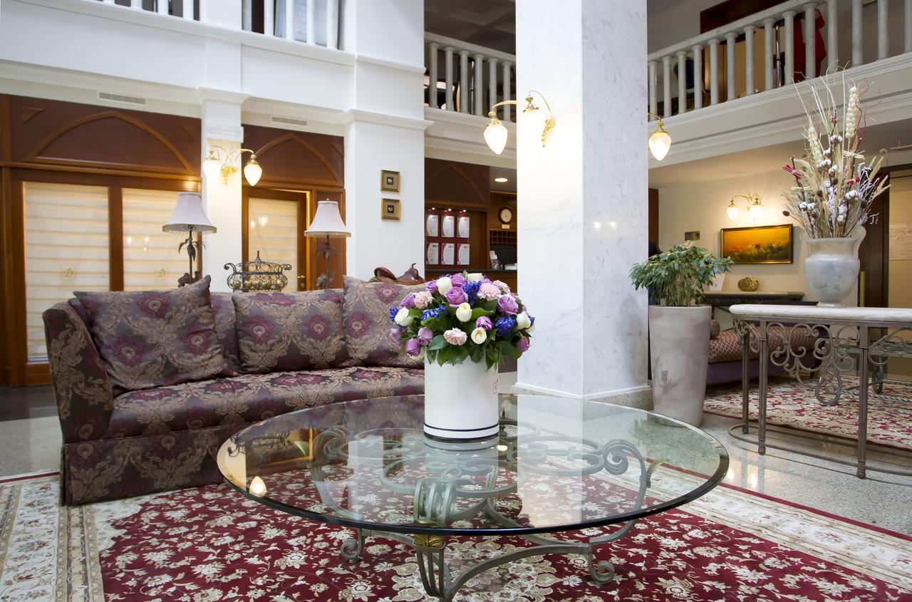 Atyrau Dastan Hotel ภายนอก รูปภาพ