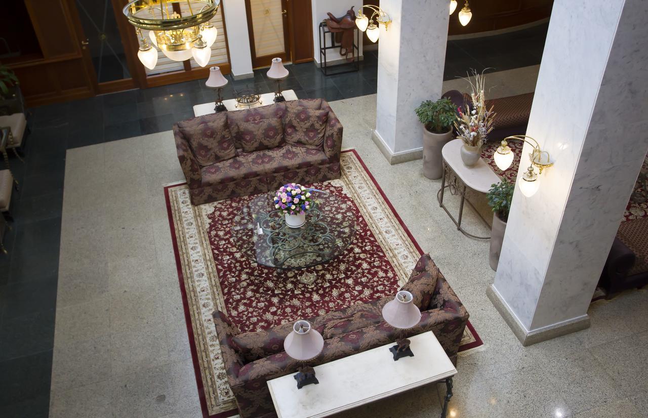 Atyrau Dastan Hotel ภายนอก รูปภาพ