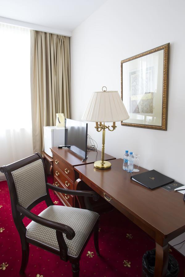 Atyrau Dastan Hotel ภายนอก รูปภาพ