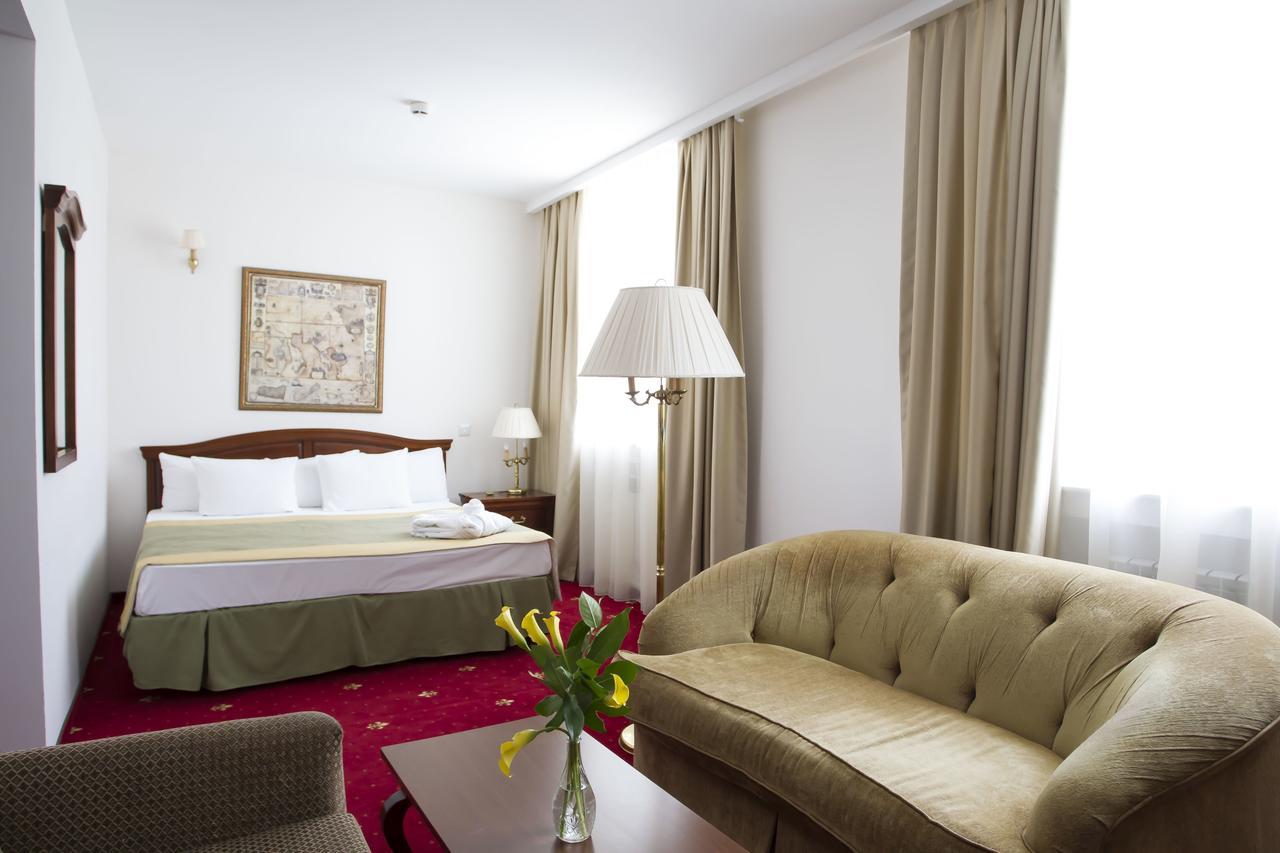 Atyrau Dastan Hotel ภายนอก รูปภาพ