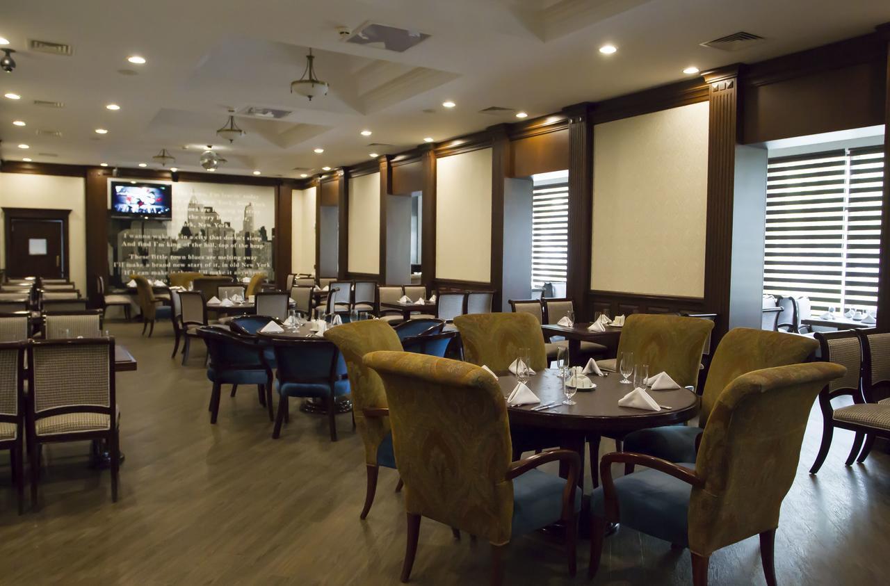 Atyrau Dastan Hotel ภายนอก รูปภาพ