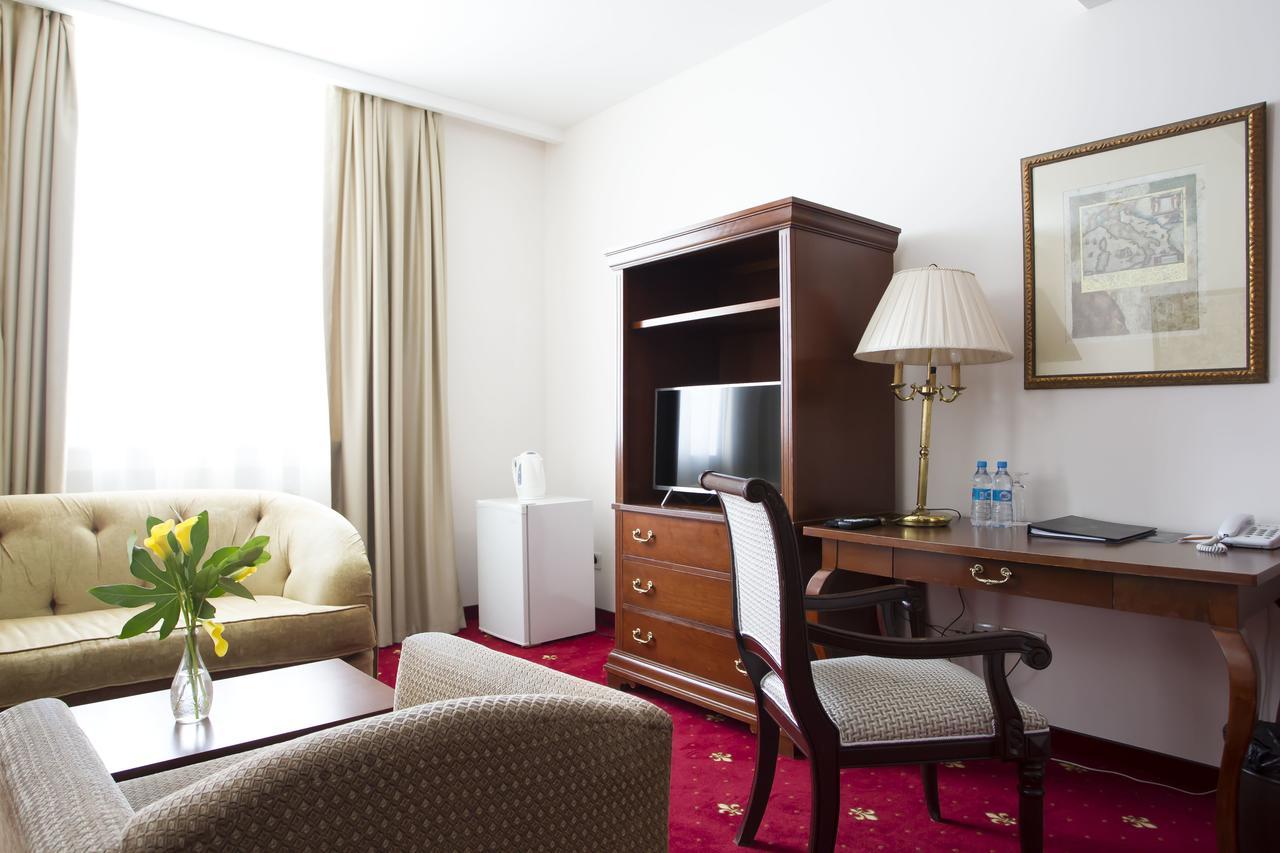 Atyrau Dastan Hotel ภายนอก รูปภาพ