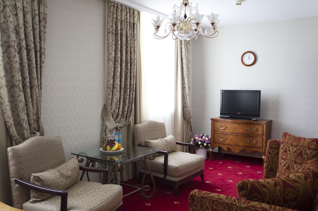 Atyrau Dastan Hotel ภายนอก รูปภาพ