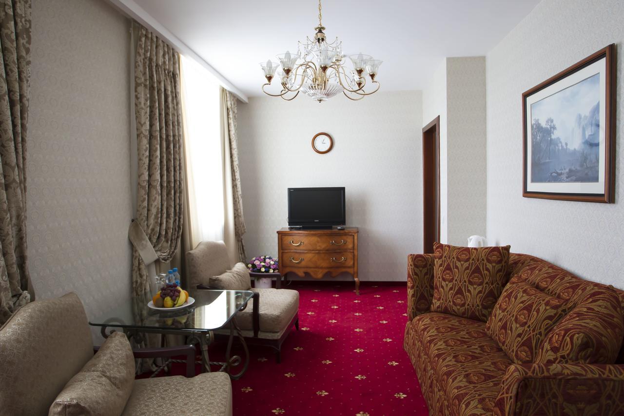 Atyrau Dastan Hotel ภายนอก รูปภาพ