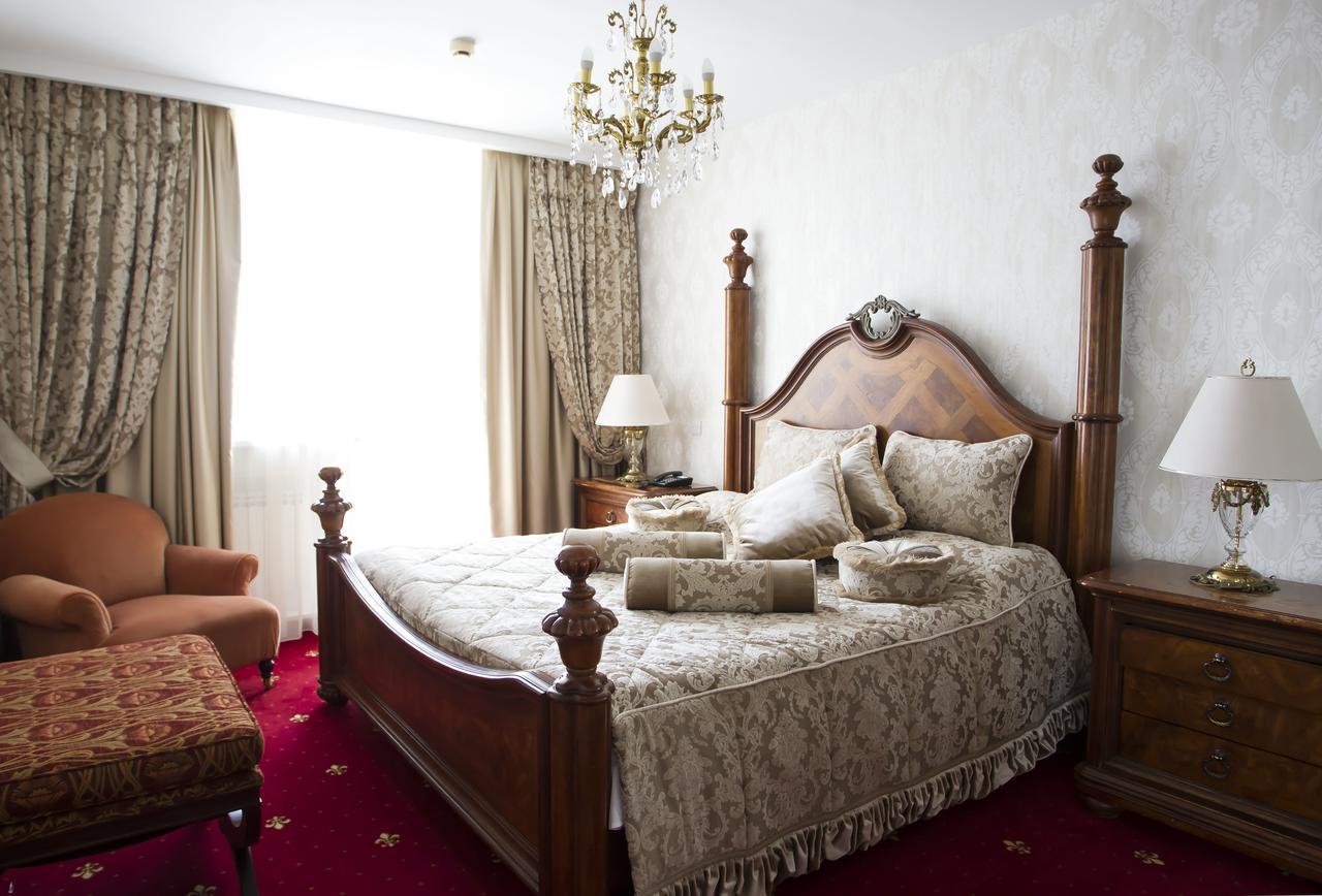 Atyrau Dastan Hotel ภายนอก รูปภาพ