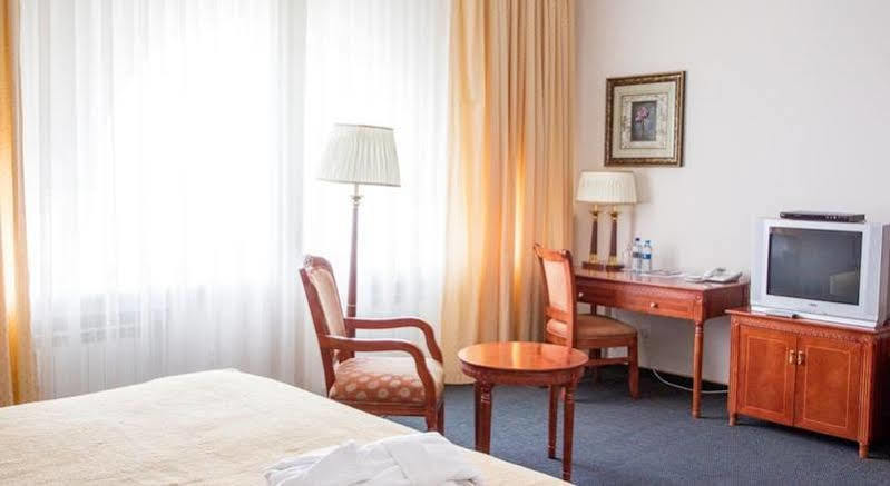 Atyrau Dastan Hotel ภายนอก รูปภาพ