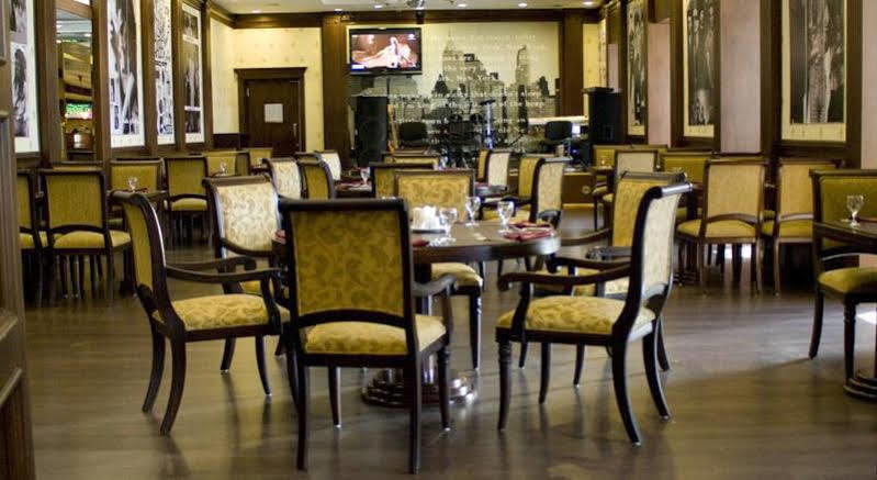 Atyrau Dastan Hotel ภายนอก รูปภาพ