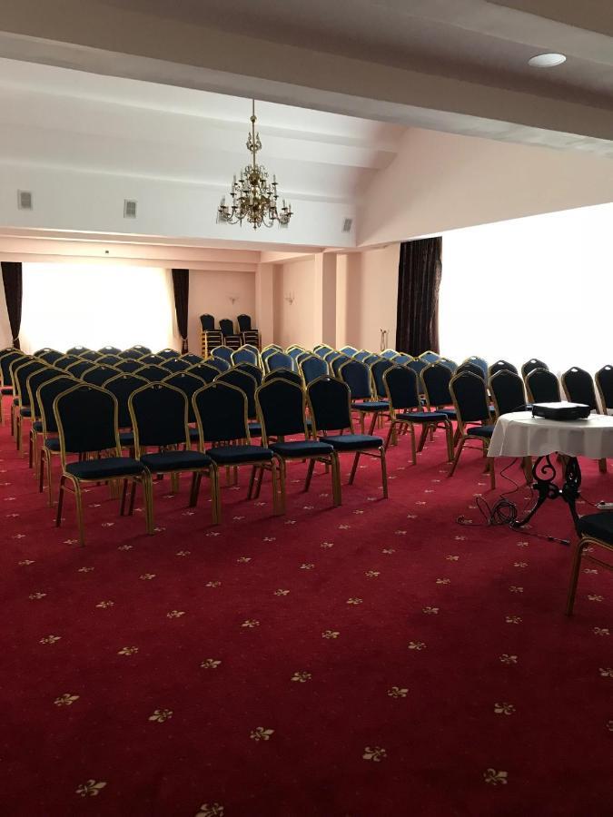 Atyrau Dastan Hotel ภายนอก รูปภาพ